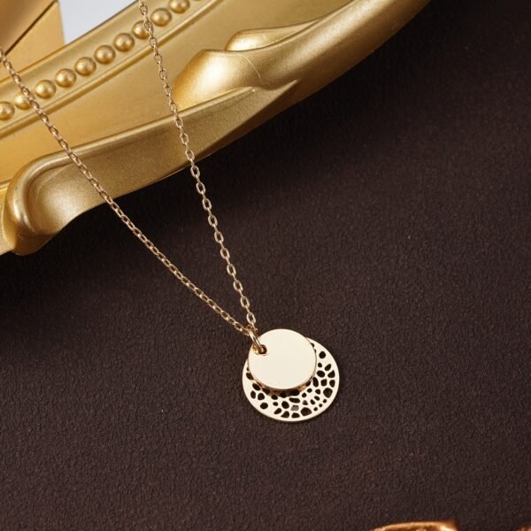 10b9de57-44b3-40dd-85b7-b545fc13f87b.jpg Vintage Geometric Pattern Pendant Necklace