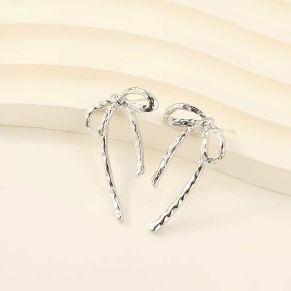 aff3dc78-92e1-4b56-9153-9d55530daaa5.jpg Trendy Hollow-Out Bow Stud Earrings