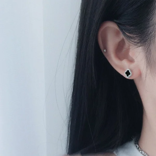 my-11134207-7r98o-lycpb4ofjxwpad.webp Clover Black Stone Stud Earrings