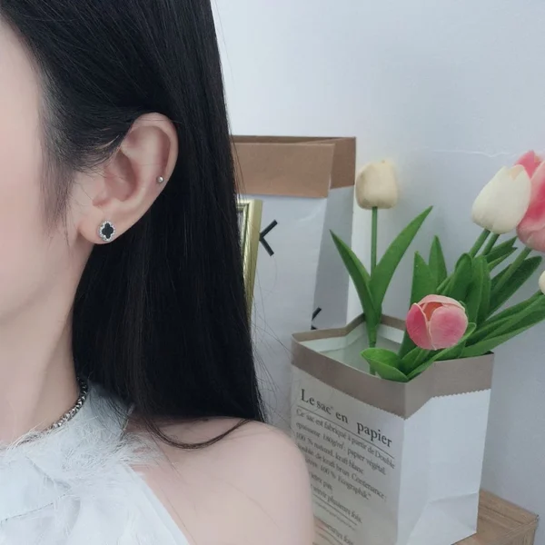my-11134207-7r992-lycpb2g8ta3k17.webp Clover Black Stone Stud Earrings