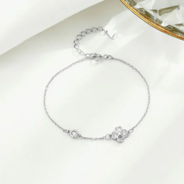 my-11134207-7rasa-m4pukftudj214e.webp Clover Leaf Silver Bracelet