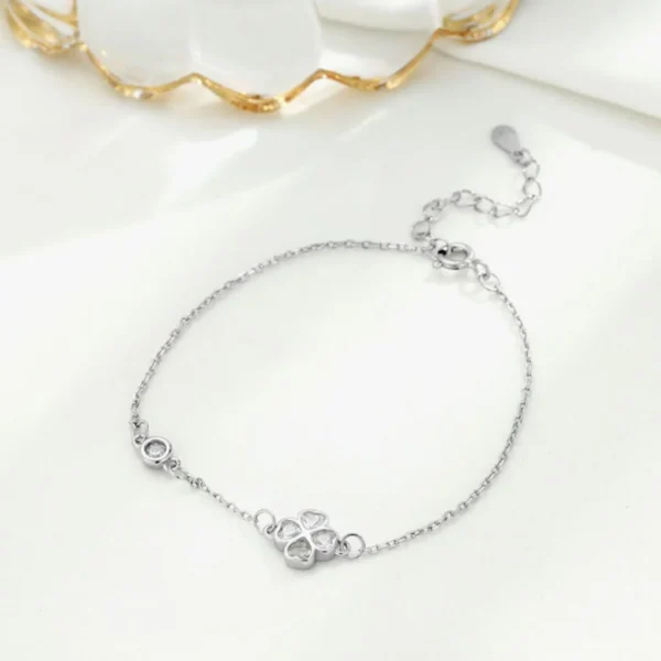my-11134207-7rase-m4pukeggdsih9d.webp Clover Leaf Silver Bracelet