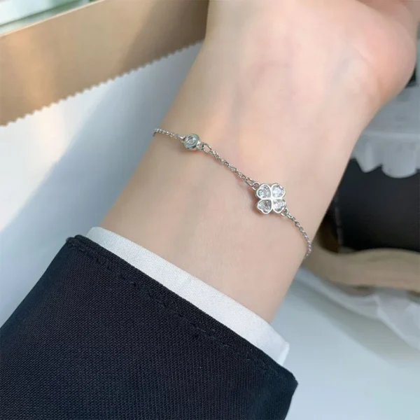 my-11134207-7rasm-m4pukczgjcu1f3.webp Clover Leaf Silver Bracelet